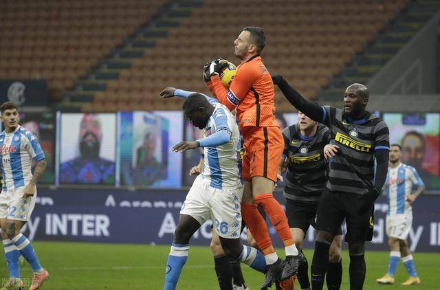  那不勒斯战术调整收奇效  