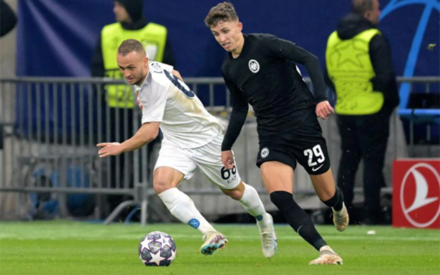  沃尔夫斯堡主场不敌奥格斯堡，保级压力陡增  